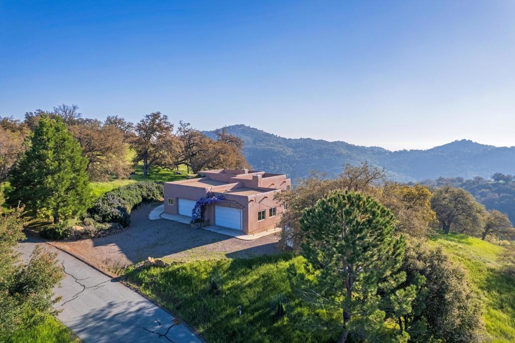 A property available for sale at 3817 Eagle Rdg, Julian, CA 92036.