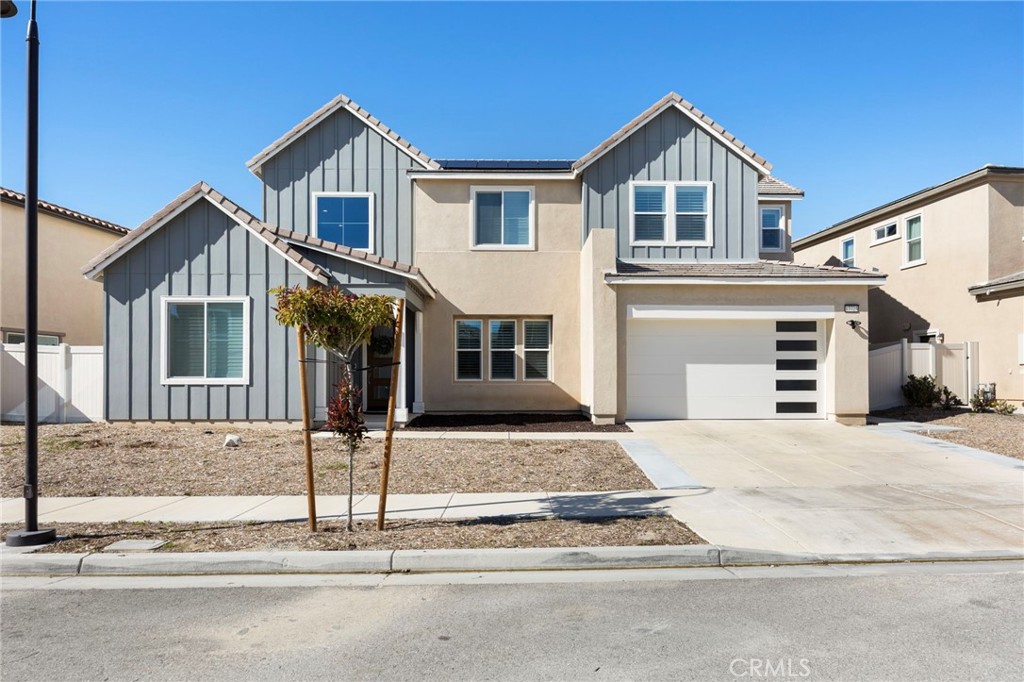 A property available for sale at 17725 Ridgeline Court, Saugus, CA 91350.