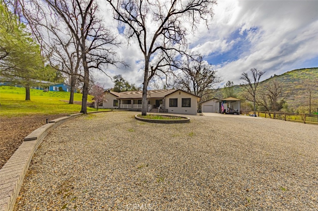 A property available for sale at 45344 S Oakview Drive, Oakhurst, CA 93644.