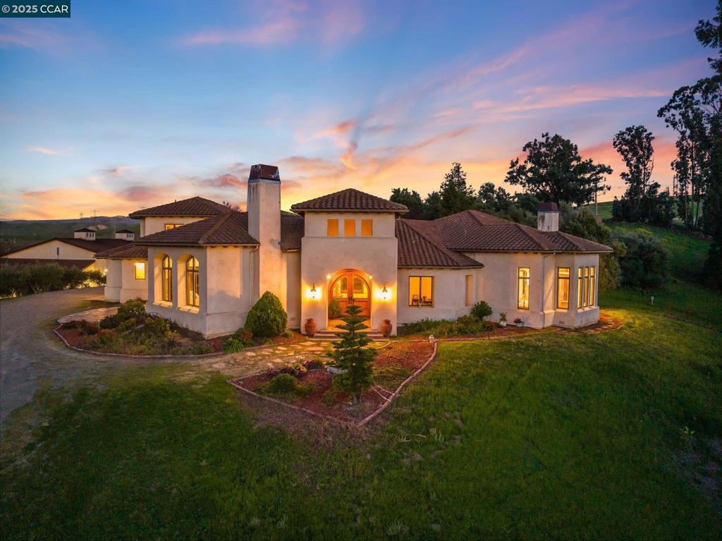 A property available for sale at 633 Kalthoff Cmn, Livermore, CA 94550.