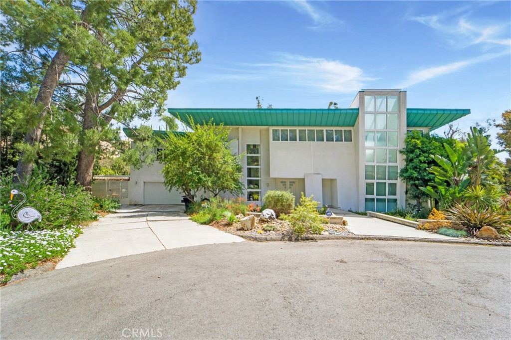 A property available for sale at 7615 E Silver Dollar Lane, Anaheim Hills, CA 92808.