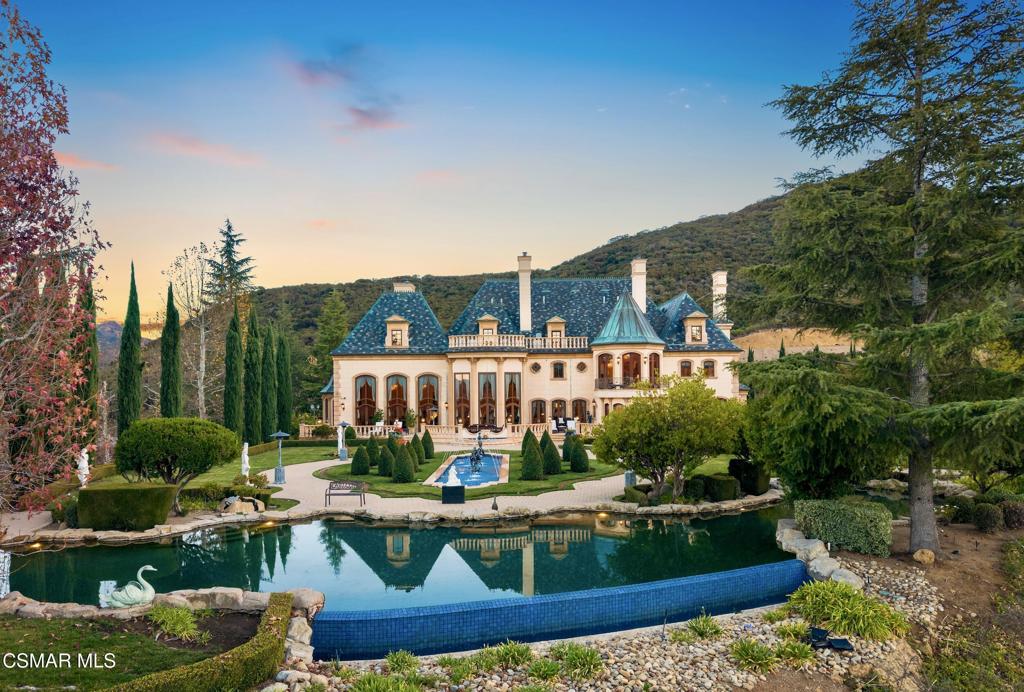 A property available for sale at 900 W Stafford Road, Thousand Oaks, CA 91361.