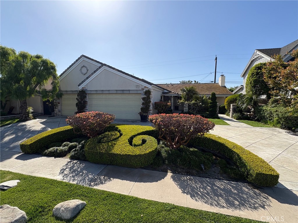 A property available for sale at 3272 Saint Albans Drive, Los Alamitos, CA 90720.