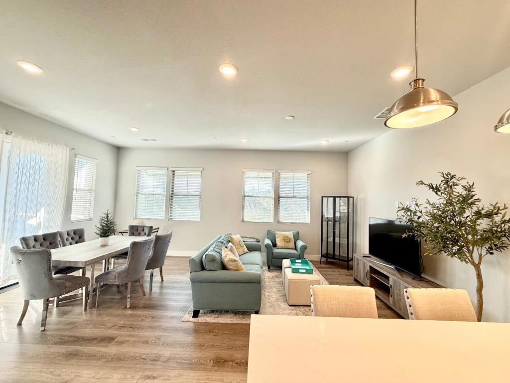 A property available for sale at 1661 Spring Street 424, Davis, CA 95616.