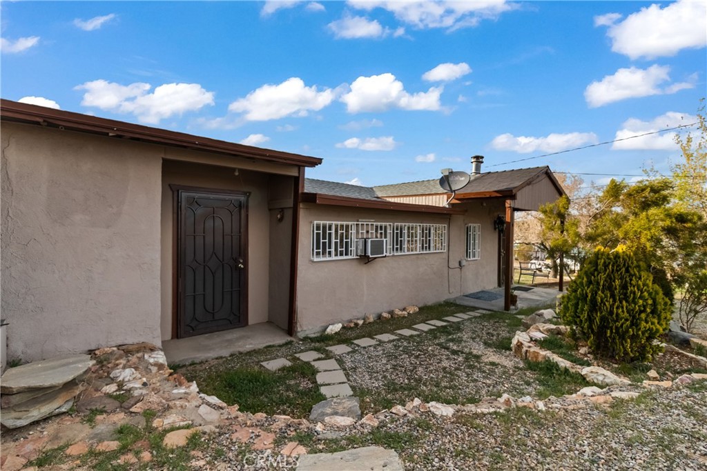 A property available for sale at 511 Piute Avenue, Johannesburg, CA 93528.