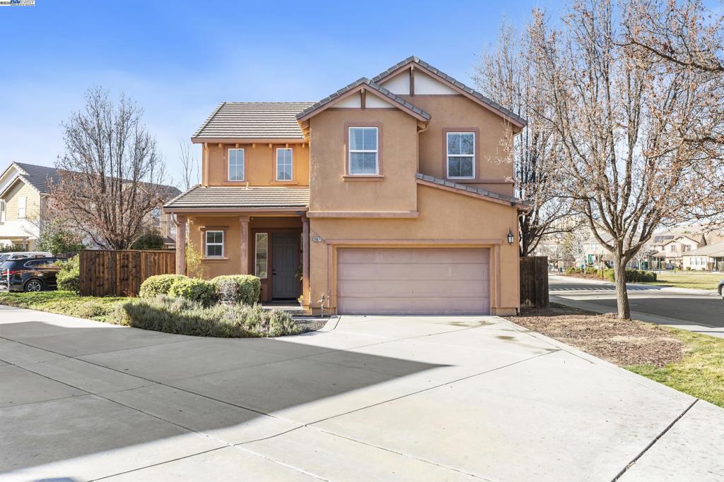 A property available for sale at 20871 Grapevine Dr, Patterson, CA 95363.