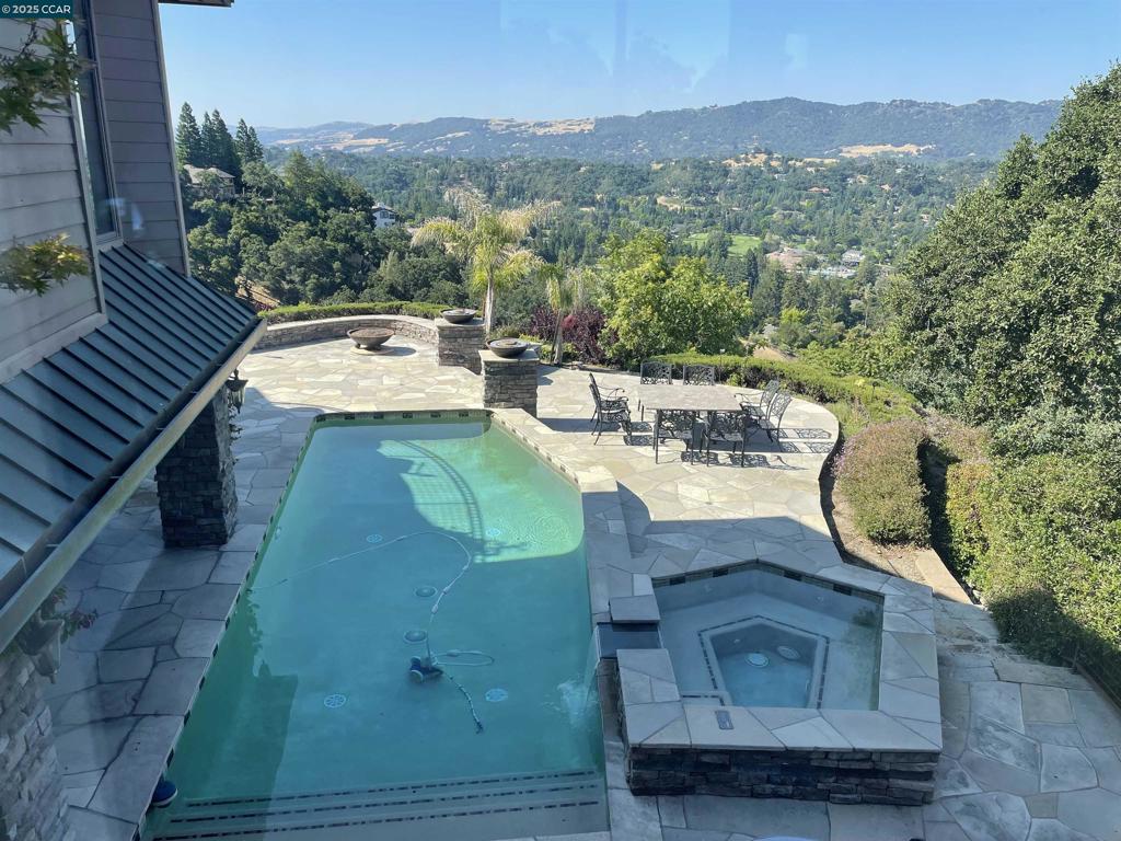 A property available for sale at 170 Tracy Ln, Alamo, CA 94507.
