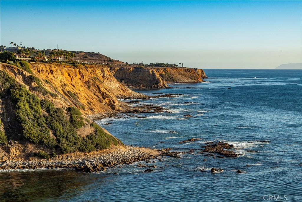 A property available for sale at 2833 Via Segovia, Palos Verdes Estates, CA 90274.
