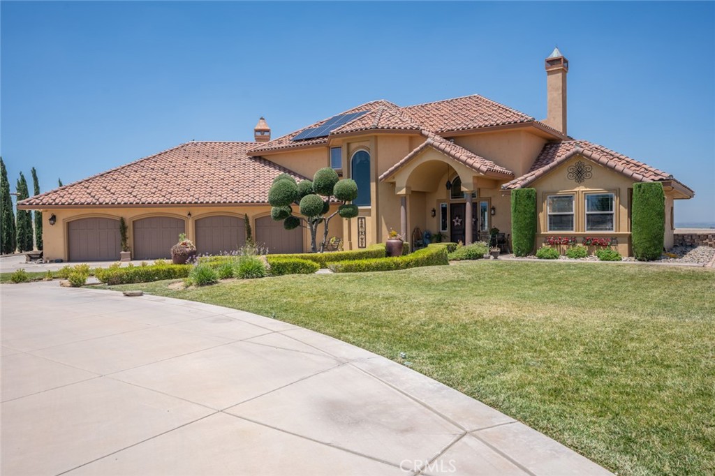 A property available for sale at 20711 Canyon Road, Los Banos, CA 93635.