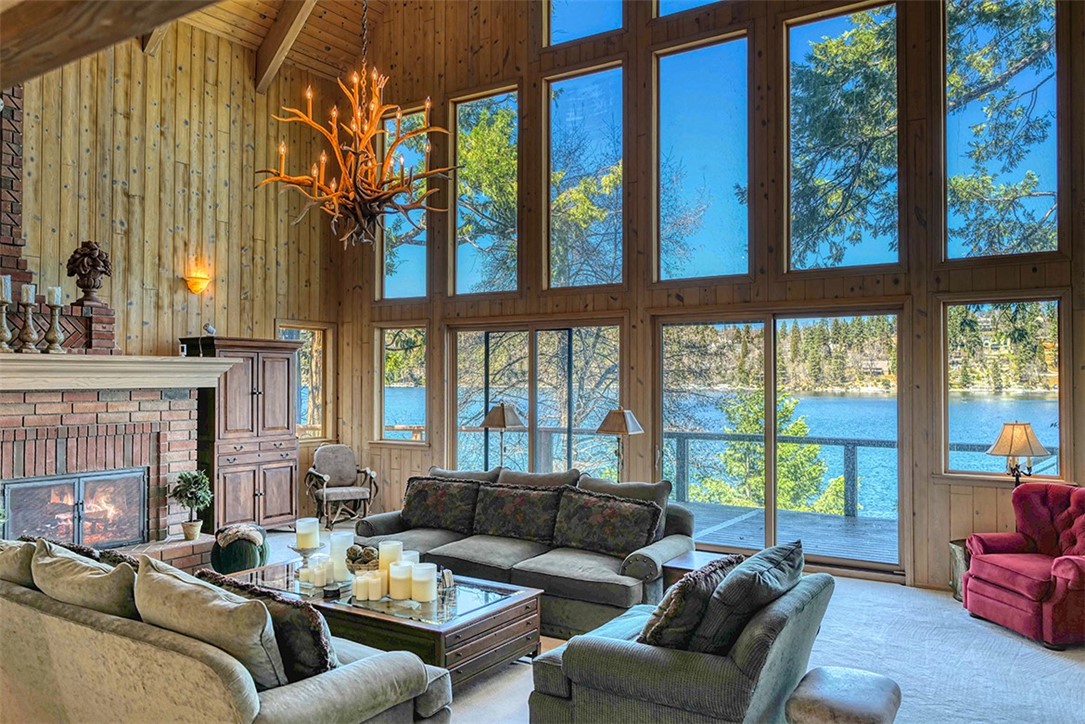 A property available for sale at 27990 Peninsula Drive N, Lake Arrowhead, CA 92352.