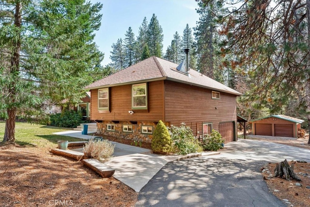 A property available for sale at 2605 Fryers Way, Mount Shasta, CA 96067.