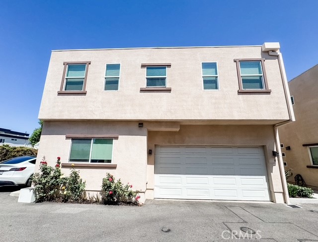 A property available for sale at 9237 Wakefield Avenue 6, Panorama City, CA 91402.