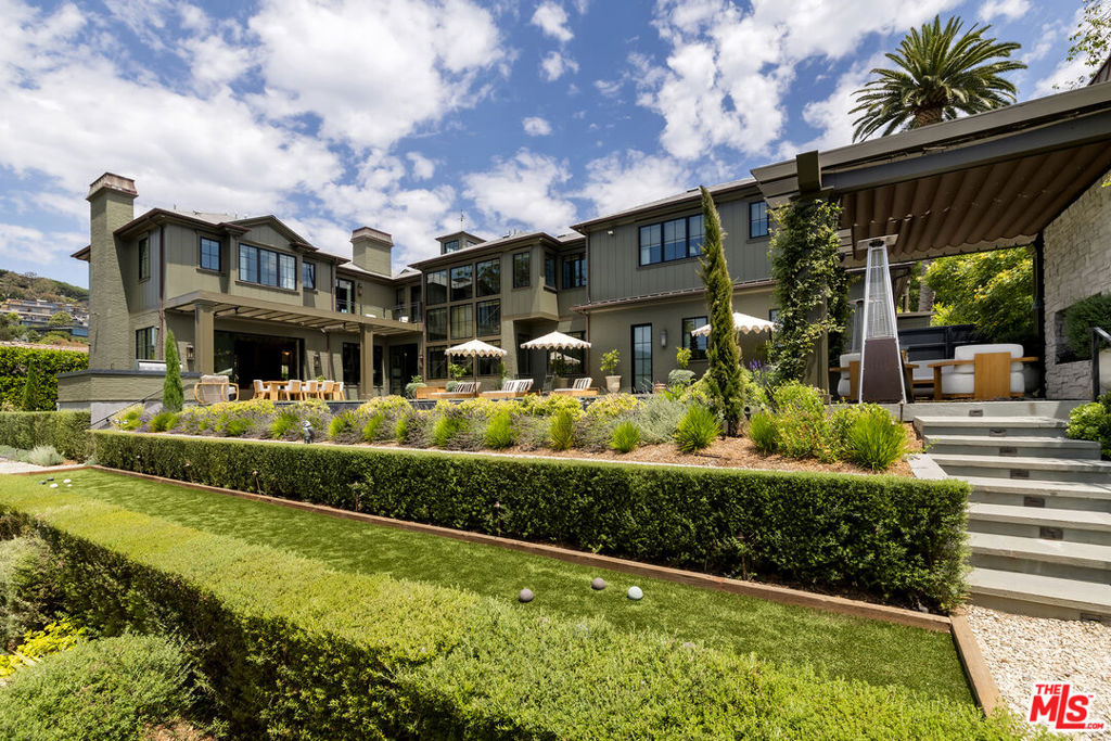 A property available for sale at 1529 Amalfi Drive, Pacific Palisades, CA 90272.