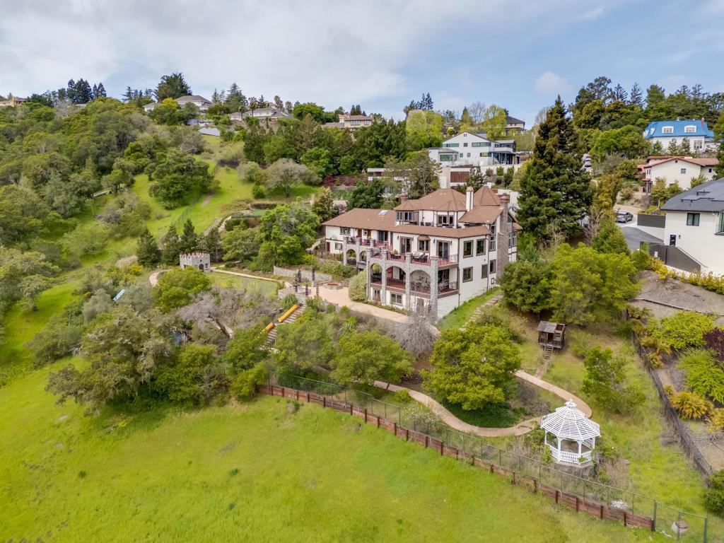 A property available for rent at 40 Cinnamon Court, Hillsborough, CA 94010.