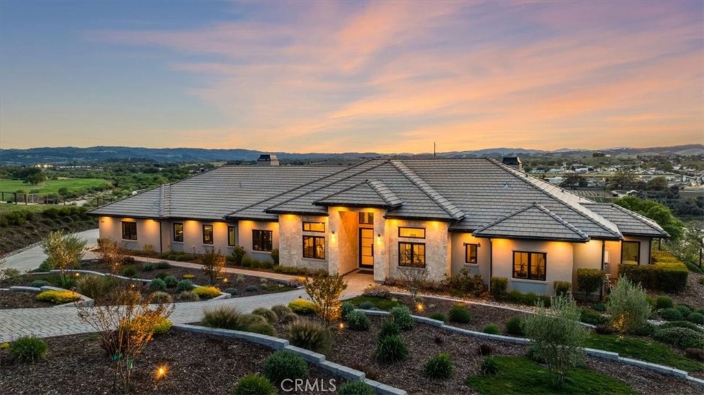 A property available for sale at 1180 Burnt Rock Way, Templeton, CA 93465.