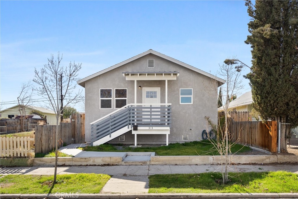 A property available for sale at 313 Woodrow Street, Taft, CA 93268.