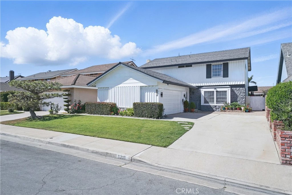 A property available for sale at 5201 Del Serra Circle, La Palma, CA 90623.