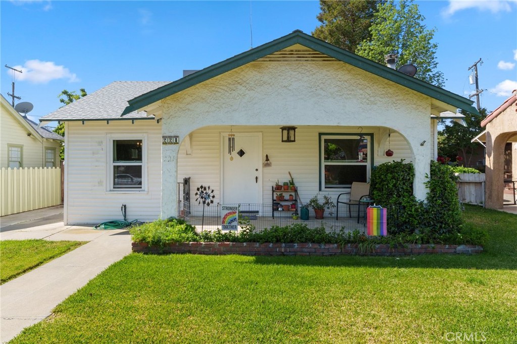 A property available for sale at 221 College Avenue, Coalinga, CA 93210.