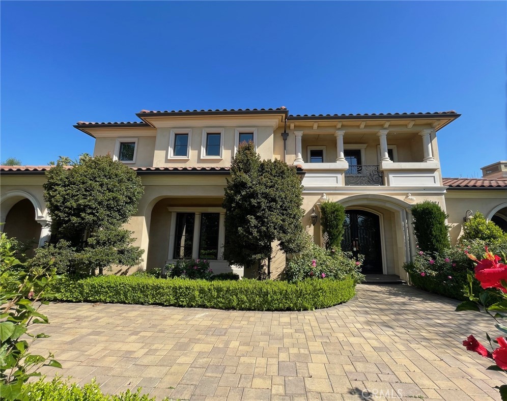 A property available for sale at 271 W Le Roy Avenue, Arcadia, CA 91007.