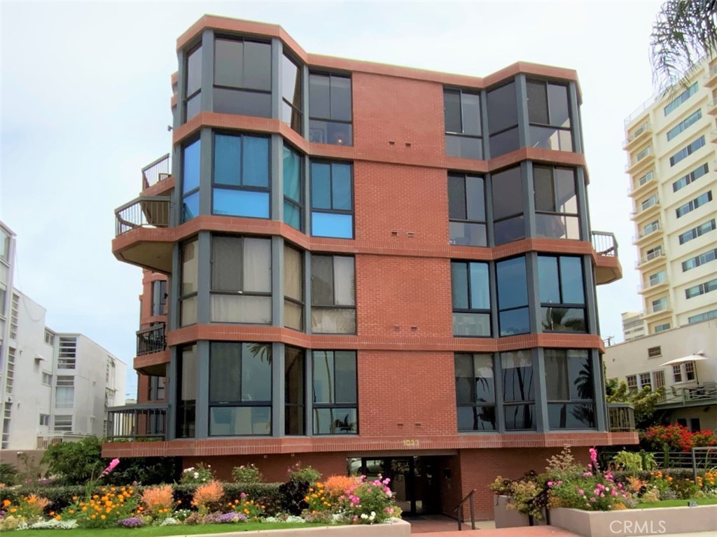 A property available for sale at 1033 Ocean Avenue 401, Santa Monica, CA 90403.