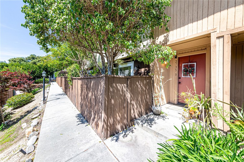 A property available for sale at 2735 Piedmont Avenue 3, Montrose, CA 91020.