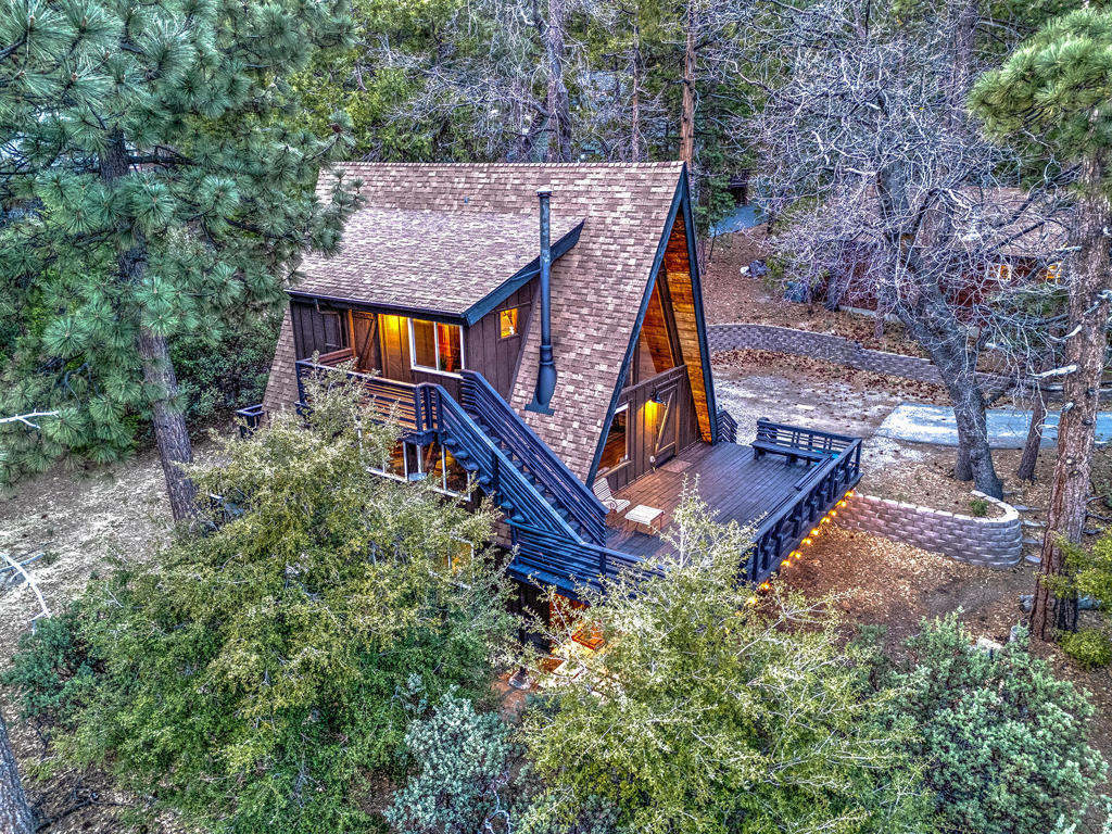 A property available for sale at 25439 Hotei Lane Lane, Idyllwild, CA 92549.