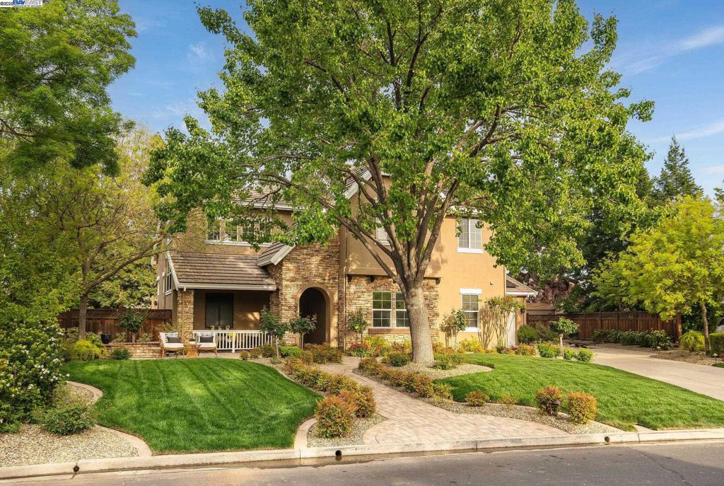 A property available for sale at 2539 Lakeside Cir, Livermore, CA 94550.