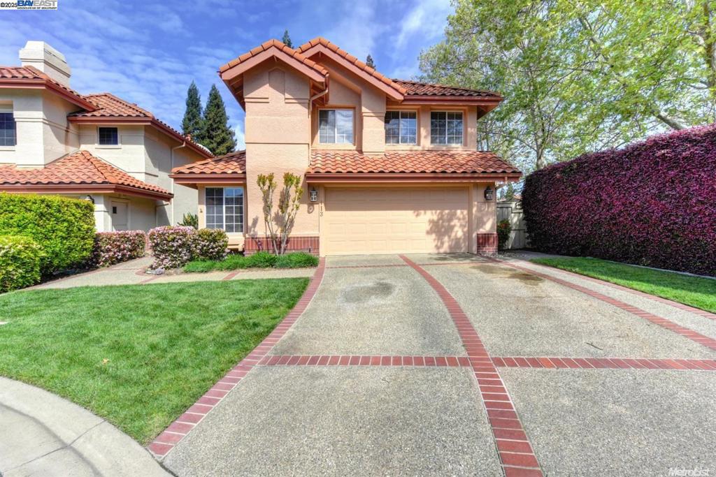 A property available for sale at 113 Cool Springs Ct, Folsom, CA 95630.