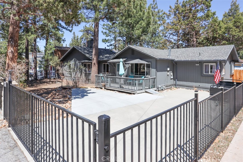 A property available for sale at 631 Vista Avenue, Sugarloaf, CA 92386.