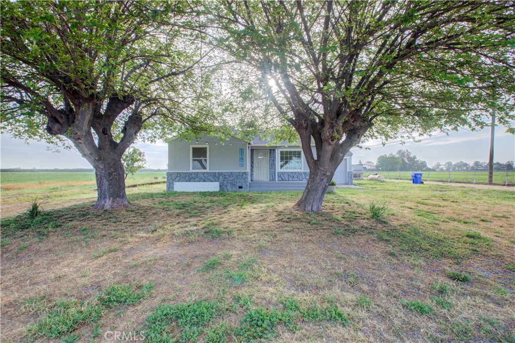 A property available for sale at 1124 S Moffett Road, Turlock, CA 95380.