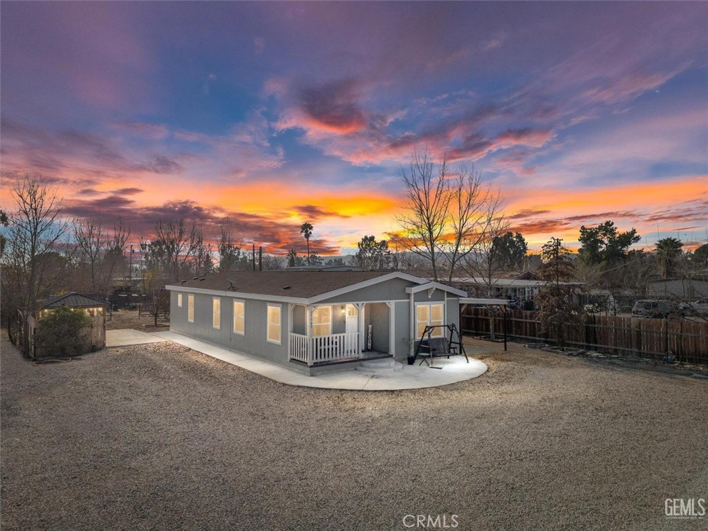 A property available for sale at 27569 Highway 119, Taft, CA 93268.