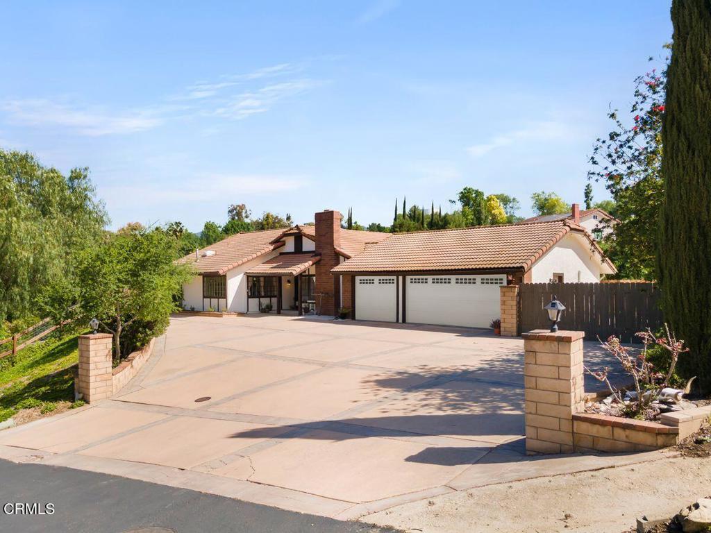 A property available for sale at 1080 Serenidad Place, Oak View, CA 93022.