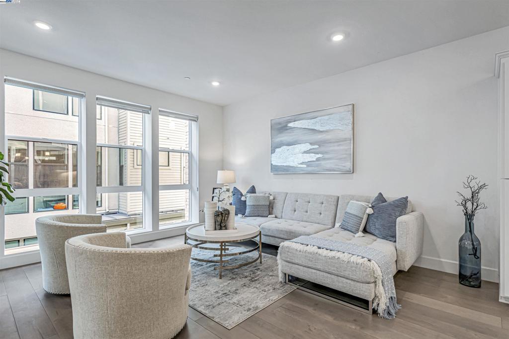 A property available for sale at 2950 Sanor Pl 109, Santa Clara, CA 95051.
