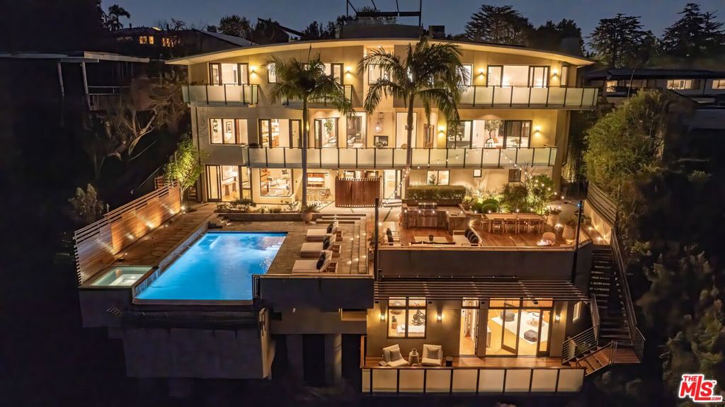 A property available for sale at 1535 Umeo Road, Pacific Palisades, CA 90272.