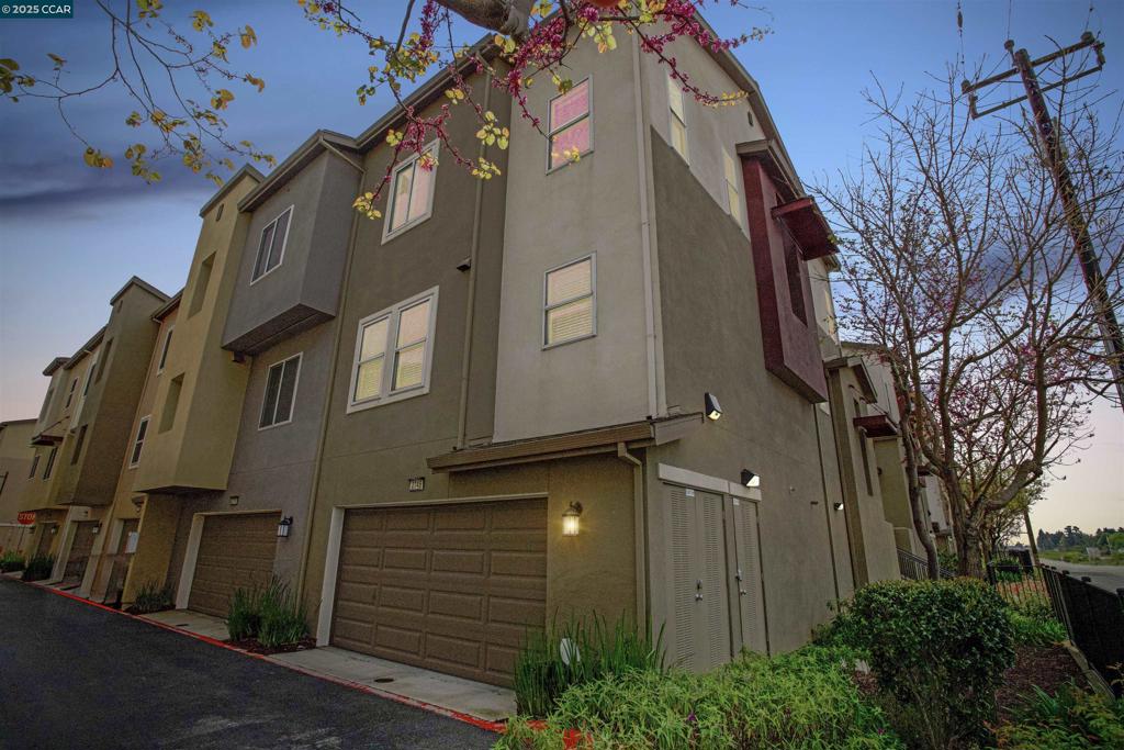 A property available for sale at 2745 Holly St, San Pablo, CA 94806.
