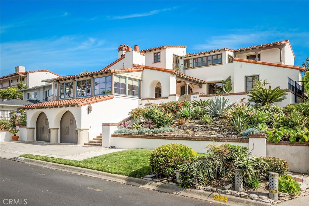 A property available for sale at 624 Calle Miramar, Redondo Beach, CA 90277.