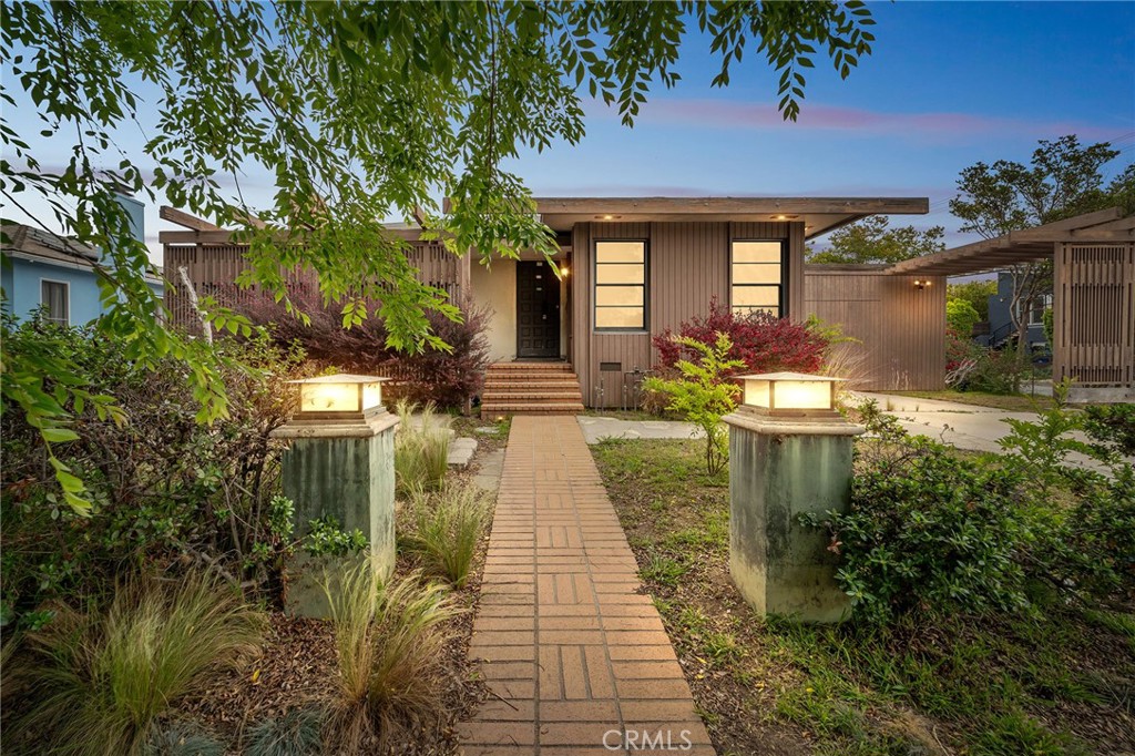 A property available for sale at 4268 Mentone Avenue, Culver City, CA 90232.