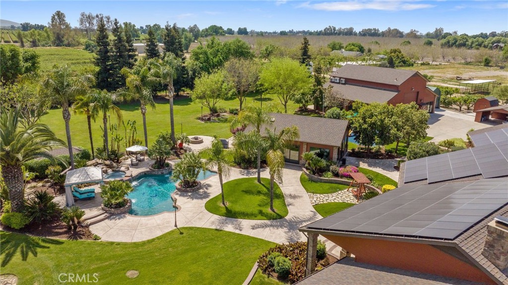 A property available for sale at 20925 Avenue 322, Woodlake, CA 93286.