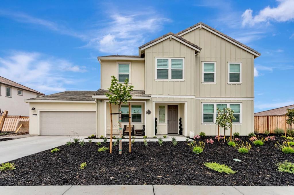 A property available for sale at 172 Vienna Way, Hollister, CA 95023.
