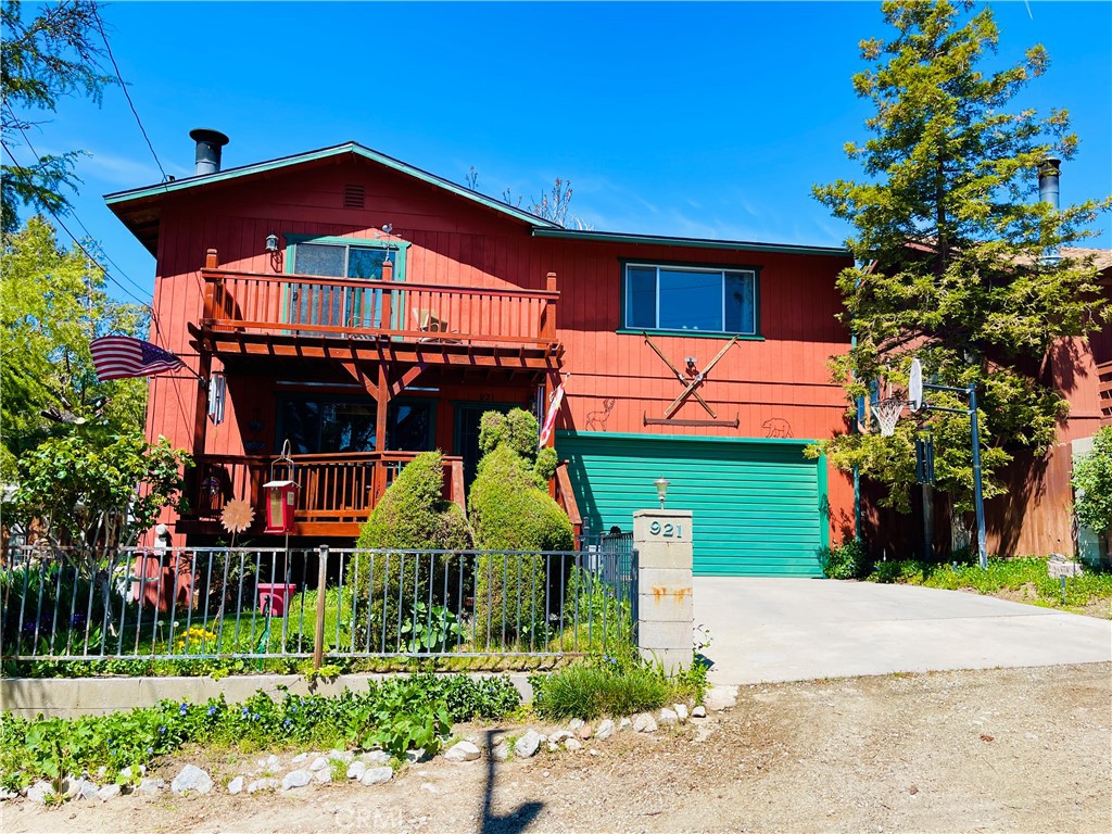A property available for sale at 921 Piru Way, Frazier Park, CA 93225.