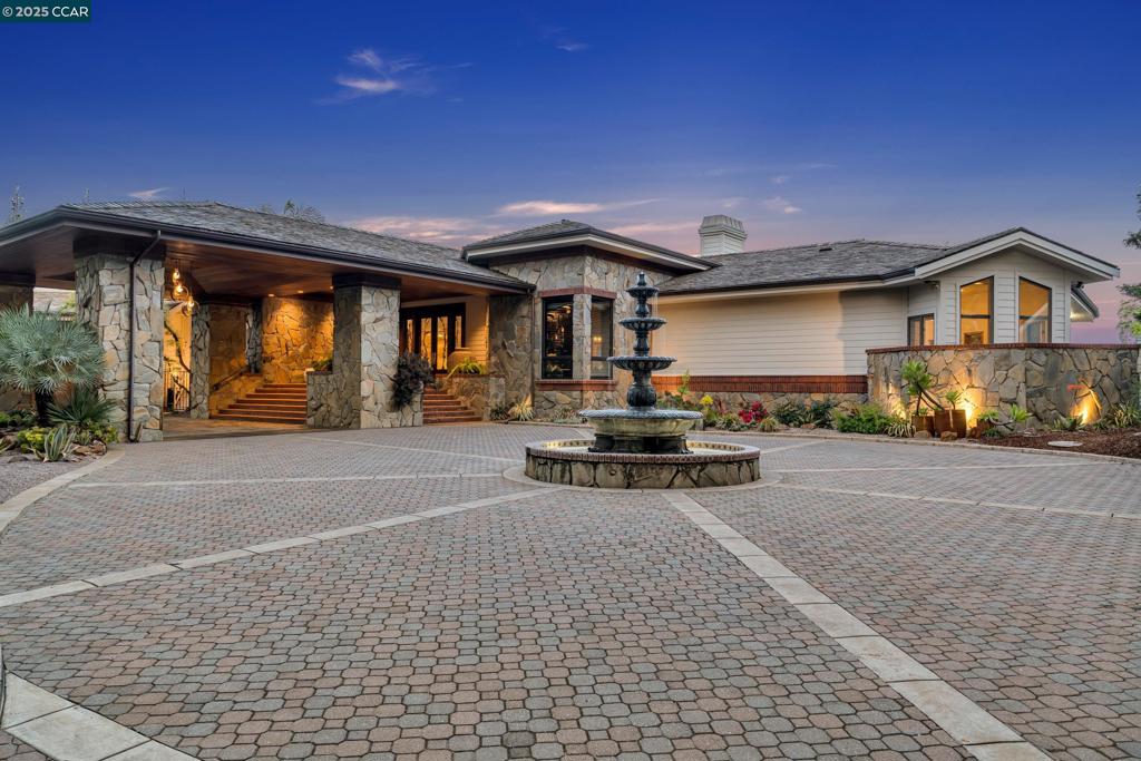A property available for sale at 1121 Eagle Nest Ct, Danville, CA 94506.