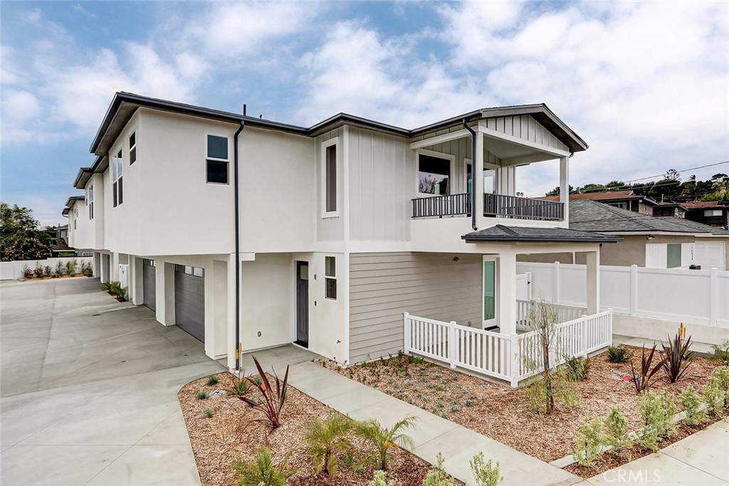 A property available for sale at 26016 Oak Street E, Lomita, CA 90717.