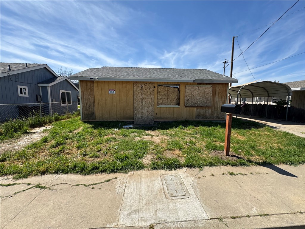 A property available for sale at 209 S Magnolia Avenue, Farmersville, CA 93223.