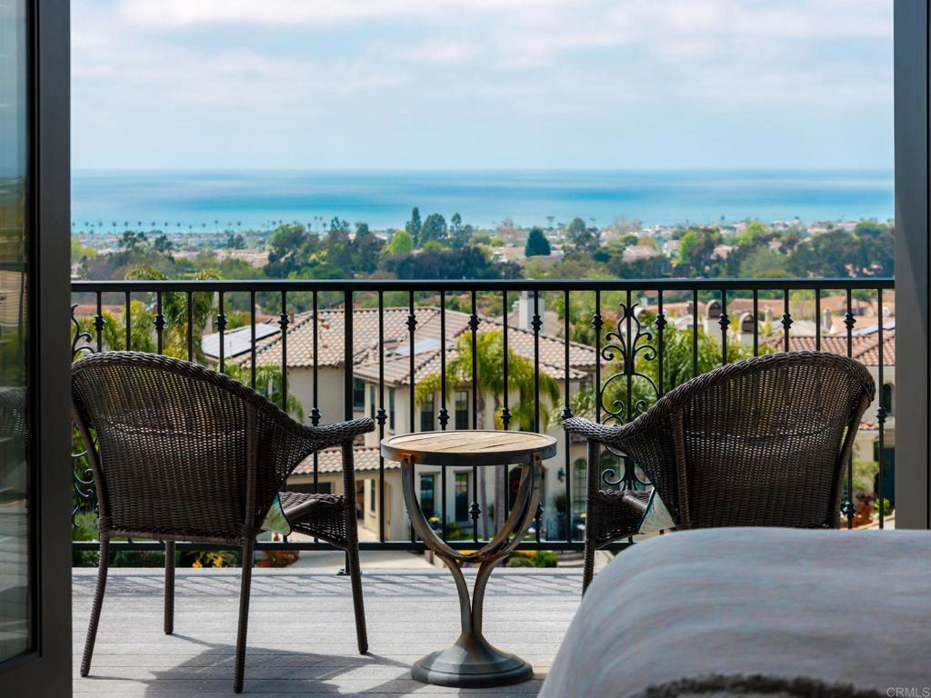 A property available for sale at 7076 Heron Cir, Carlsbad, CA 92011.