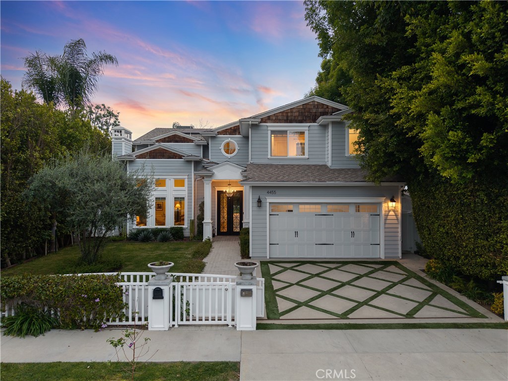 A property available for sale at 4455 Mammoth Avenue, Sherman Oaks, CA 91423.