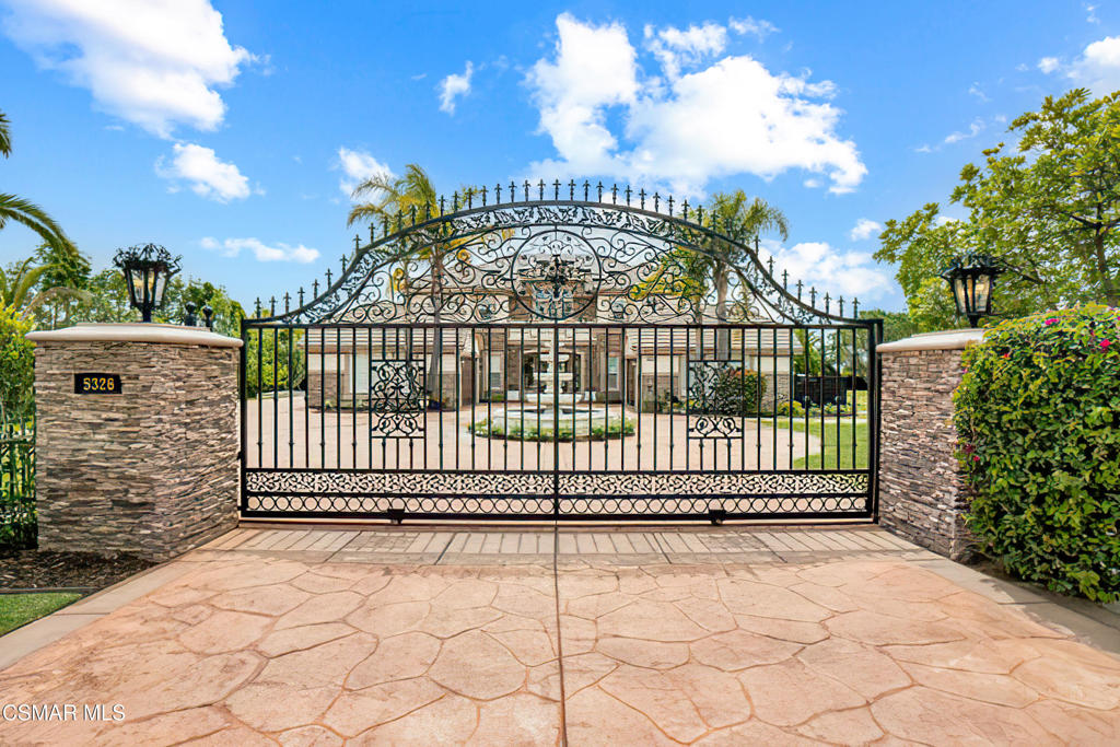 A property available for sale at 5326 Calarosa Ranch Road, Camarillo, CA 93012.