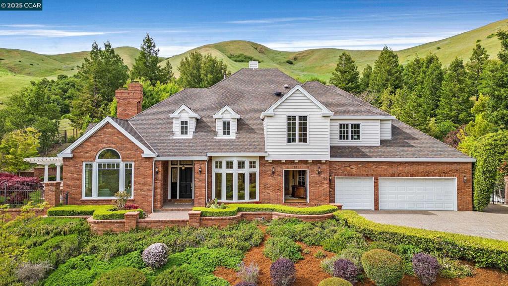 A property available for sale at 50 Merrill Cir, Moraga, CA 94556.