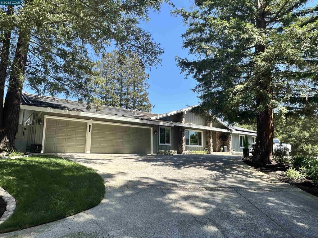 A property available for sale at 1883 Piedras Cir, Alamo, CA 94507.