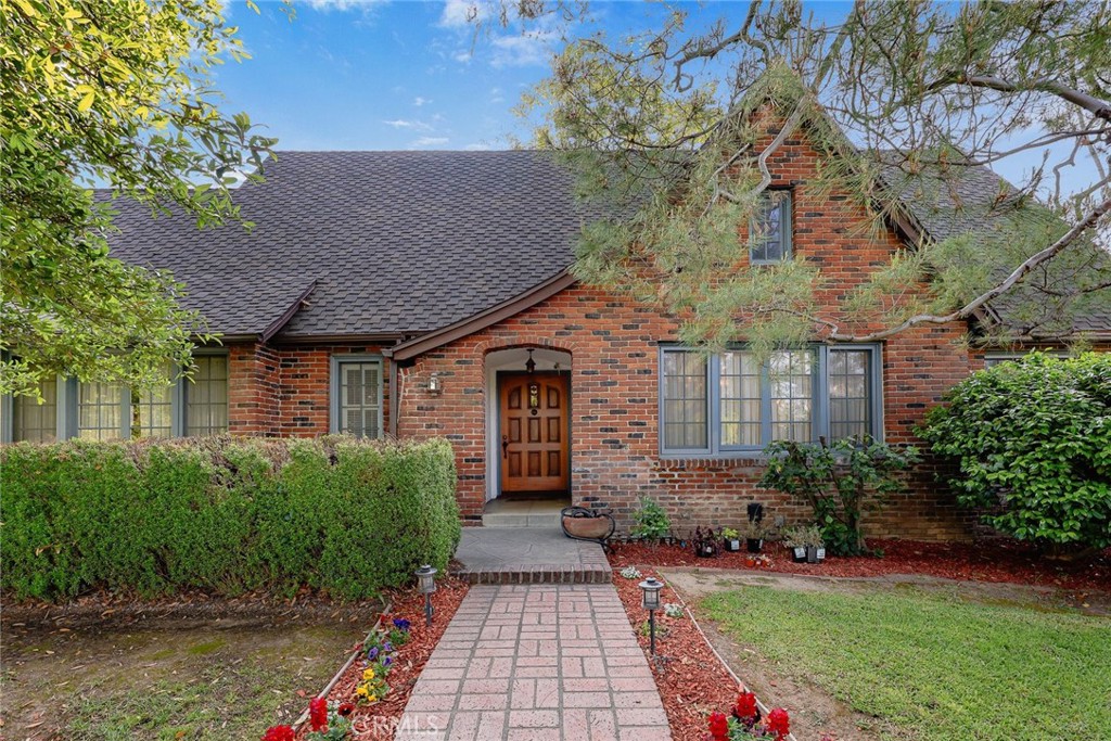 A property available for sale at 1701 Marengo Avenue, South Pasadena, CA 91030.