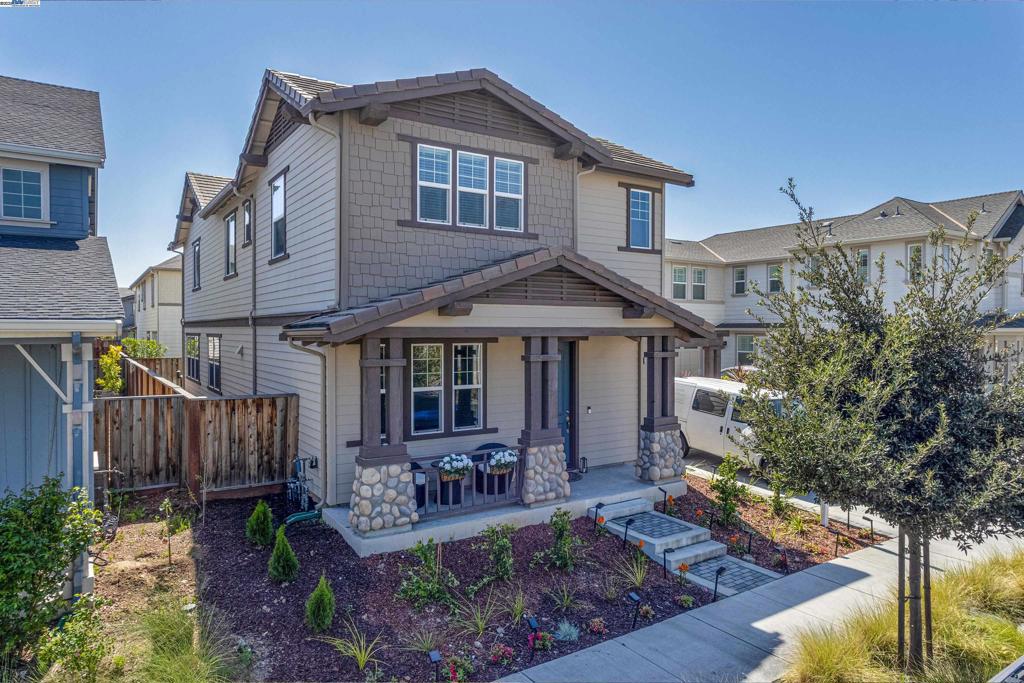A property available for sale at 33964 Horseshoe Loop, Fremont, CA 94555.